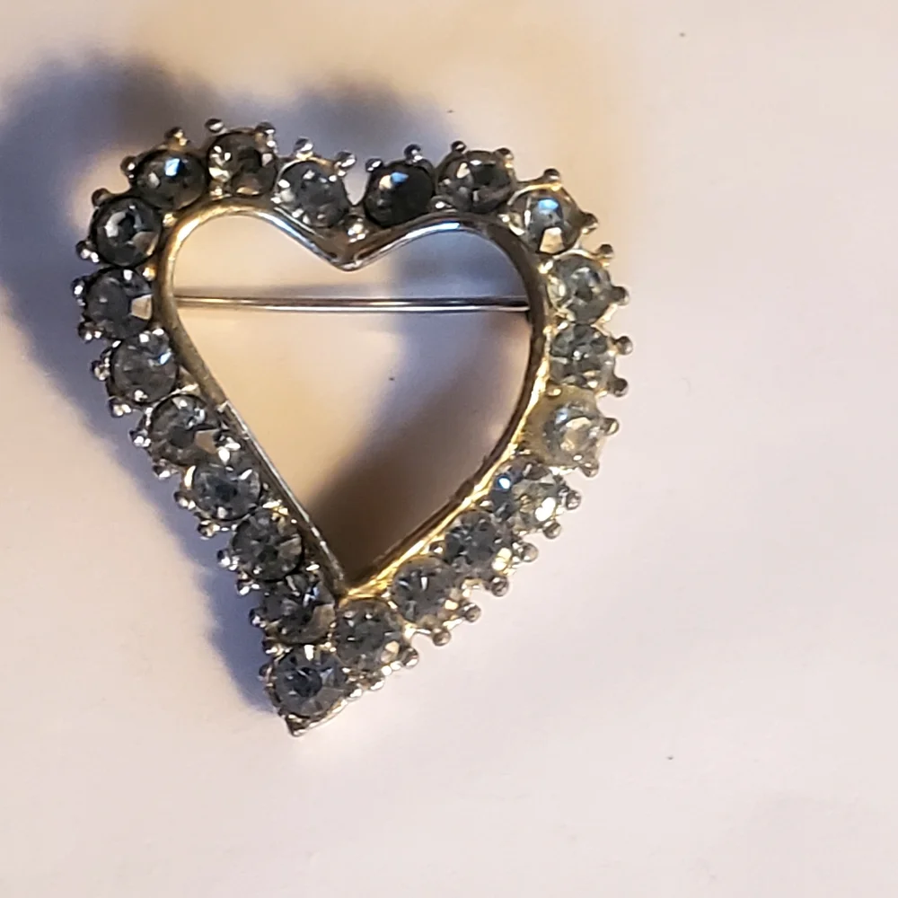 Vintage Sarah Coventry Hearts Desire blue crystal silver tone metal brooch